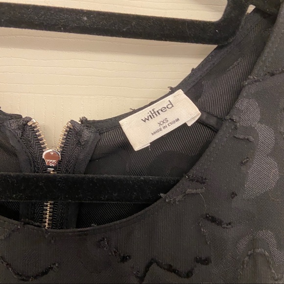 Wilfred Flowerlace Black Tanktop with beautiful zipper detail. Size Xxs. - Picture 6 of 9